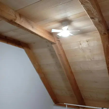 A - 80 M² Avec Balconc *